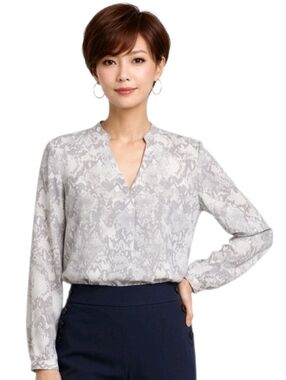 Jennifer Lopez Gray Snakeskin Print Notched V-neck Long Sleeve Blouse Size M